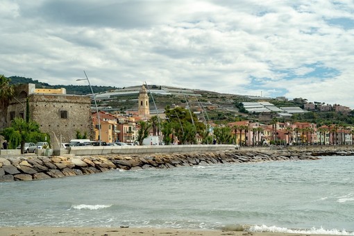 Riva Ligure pedonalizza il centro per l’estate 2026: eventi, dehors ampliati e palco fisso fino a settembre Riva Ligure pedonalizza il centro per l’estate 2026: eventi, dehors ampliati e palco fisso fino a settembre