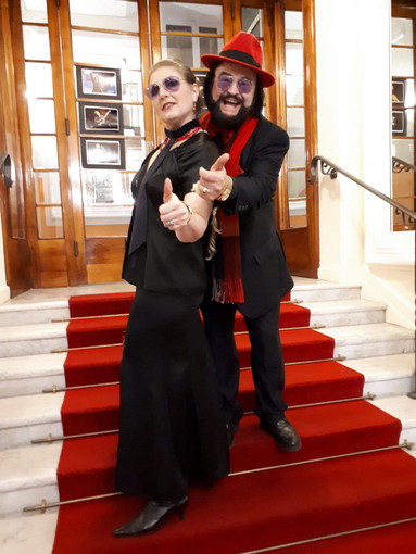 Il sosia di Pavarotti al Festival di Sanremo 2020 per premiare il primo nato nel primo giorno della kermesse