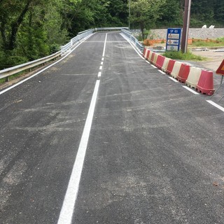 Molini di Triora, pronto il nuovo ponte in ferro sul torrente Argentina: domani l'apertura (foto) Molini di Triora, pronto il nuovo ponte in ferro sul torrente Argentina: domani l'apertura (foto)