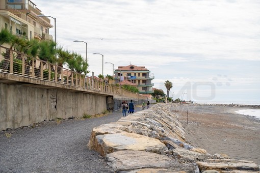 Riva Ligure, pulizia e livellamento delle spiagge libere: vietato l’accesso ad arenile e mare da oggi a sabato prossimo
