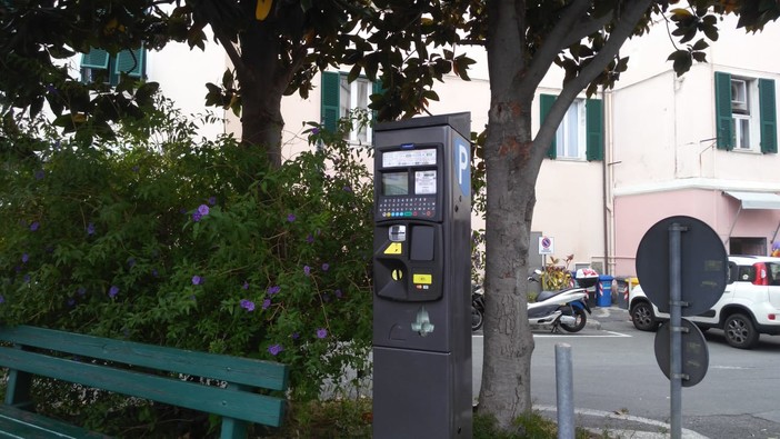 Imperia: piano parcheggi, i residenti che guidano auto aziendali usufruiscono dello sconto, ma devono farne richiesta