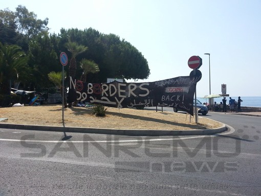 Ventimiglia: ancora i 'No Borders' sul presunto caso di violenza sessuale "Noi l'abbiamo accolta perchè era sola e disperata" Ventimiglia: ancora i 'No Borders' sul presunto caso di violenza sessuale "Noi l'abbiamo accolta perchè era sola e disperata"