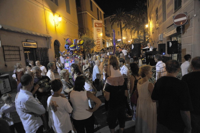 Sabato "Notte di Bollicine" a Porto Maurizio, star il gruppo genovese dei Buio Pesto