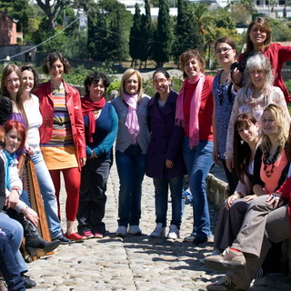 A Taggia, il 27 maggio, artiste in festa con "Non solo rosa..Donne in fantasia!"