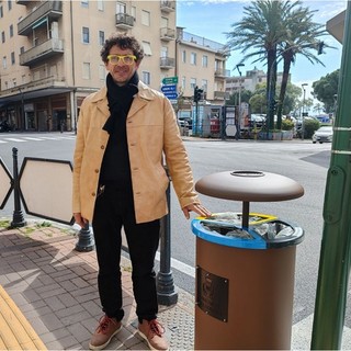 Raccolta differenziata e arredo urbano, a Vallecrosia spuntano nuovi cestini (Foto e video) Raccolta differenziata e arredo urbano, a Vallecrosia spuntano nuovi cestini (Foto e video)