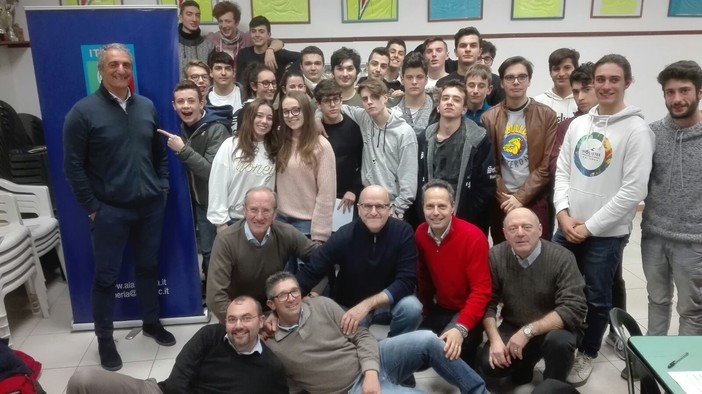 Calcio. Continua a crescere la Sezione arbitri di Imperia, ecco tutti i nomi dei nuovi fischietti Calcio. Continua a crescere la Sezione arbitri di Imperia, ecco tutti i nomi dei nuovi fischietti