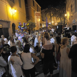 Sabato "Notte di Bollicine" a Porto Maurizio, star il gruppo genovese dei Buio Pesto
