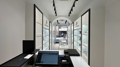 A Sanremo c’è una nuova “bottega” del gioiello: arriva il negozio di Luca Barra A Sanremo c’è una nuova “bottega” del gioiello: arriva il negozio di Luca Barra