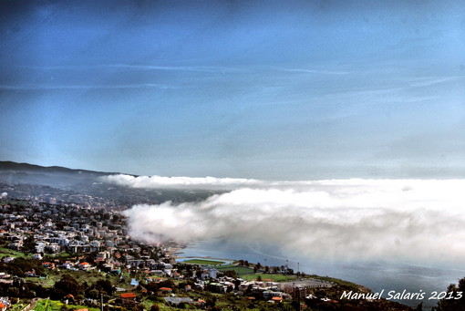 Sanremo: nebbia sulla città, le suggestive immagini del lettore Manuel Salaris