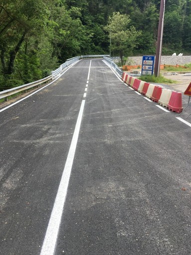 Molini di Triora, pronto il nuovo ponte in ferro sul torrente Argentina: domani l'apertura (foto) Molini di Triora, pronto il nuovo ponte in ferro sul torrente Argentina: domani l'apertura (foto)