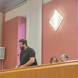 Ventimiglia, lavaggio strade: Martinetto propone di utilizzare l'acqua del Roia per risparmiare (Foto)