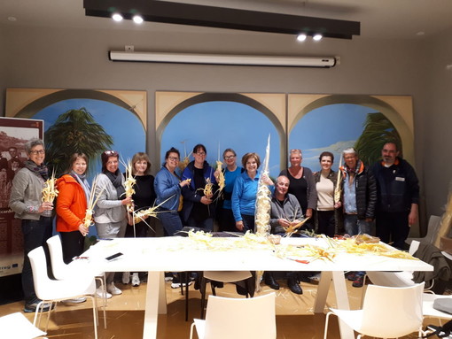 Sanremo: fioristi norvegesi a scuola di parmurelu al Floriseum di Villa Ormond Sanremo: fioristi norvegesi a scuola di parmurelu al Floriseum di Villa Ormond