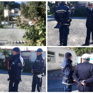 Diano Marina, blitz dei vigili sul molo Landini: verifiche all’ex campeggio ‘Angolo di Sogno’ (foto) Diano Marina, blitz dei vigili sul molo Landini: verifiche all’ex campeggio ‘Angolo di Sogno’ (foto)