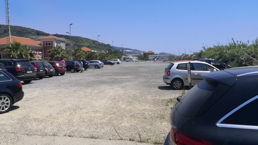 Ha aperto il parcheggio per l'estate di Arma di Taggia: 200 posti auto gratuiti fino al 1° settembre