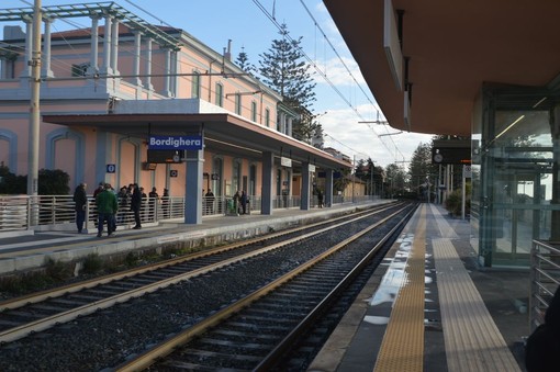 Bordighera, "fermare lo spostamento della stazione ferroviaria": scatta un petizione online Bordighera, "fermare lo spostamento della stazione ferroviaria": scatta un petizione online