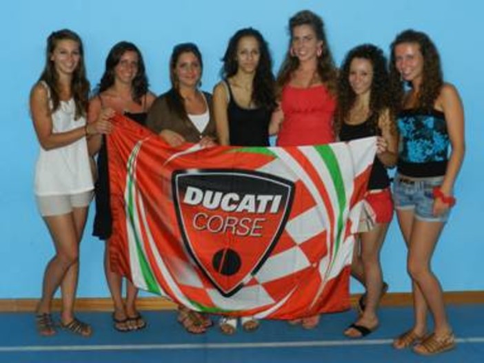 Alcune delle pretendenti alla carica di Miss No Ducati No Party Alcune delle pretendenti alla carica di Miss No Ducati No Party