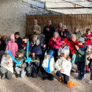 Festa di Natale alla Residenza degli Olivi di Olivetta con i bambini dell’asilo e della primaria di Airole (foto) Festa di Natale alla Residenza degli Olivi di Olivetta con i bambini dell’asilo e della primaria di Airole (foto)