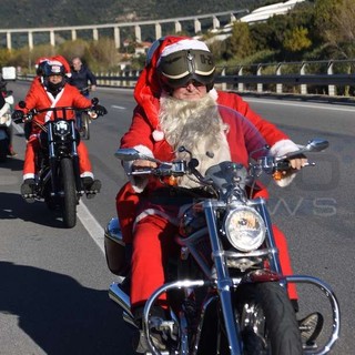 Taggia: il motogiro dei Babbo Natale per raccogliere fondi a favore della Casa Famiglia di Coldirodi (Foto e Video)