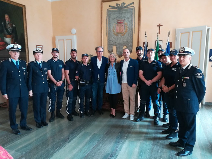 Sanremo: ricevuti in Comune dieci nuovi agenti di polizia locale che hanno preso servizio nei giorni scorsi Sanremo: ricevuti in Comune dieci nuovi agenti di polizia locale che hanno preso servizio nei giorni scorsi