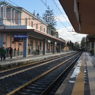 Bordighera, "fermare lo spostamento della stazione ferroviaria": scatta un petizione online Bordighera, "fermare lo spostamento della stazione ferroviaria": scatta un petizione online