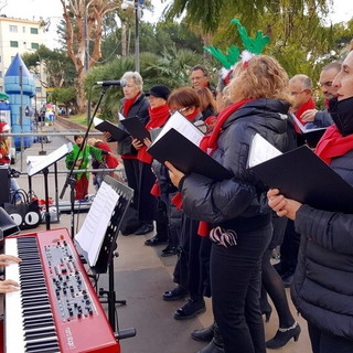 I concerti natalizi del Coro Polifonico DoReMusica diretto dal soprano solista Claudia Murachelli e da Mirko Schiappapietre, pianista I concerti natalizi del Coro Polifonico DoReMusica diretto dal soprano solista Claudia Murachelli e da Mirko Schiappapietre, pianista