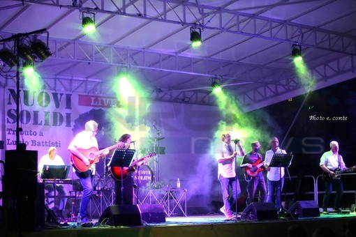 Bordighera: grande successo ieri sera ai Giardini Lowe per il concerto dei Nuovi Solidi (foto)