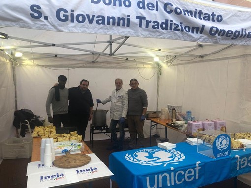 Imperia: Ineja e Vigili del fuoco insieme per Unicef per 'Natale di solidarietà' Imperia: Ineja e Vigili del fuoco insieme per Unicef per 'Natale di solidarietà'
