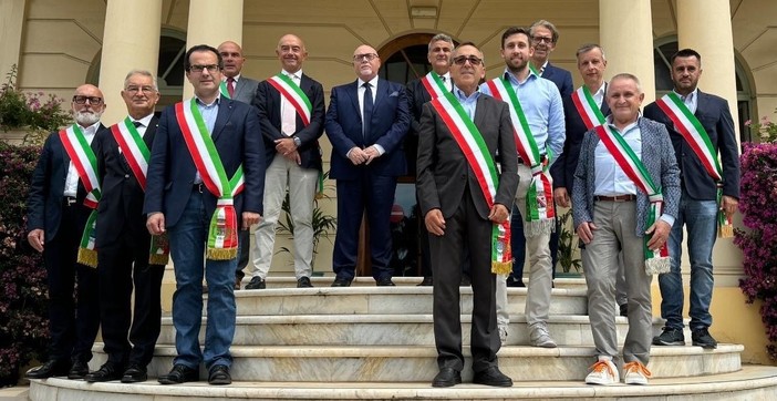 Incontro tra il Prefetto di Imperia e i Sindaci della provincia eletti alle recenti amministrative Incontro tra il Prefetto di Imperia e i Sindaci della provincia eletti alle recenti amministrative