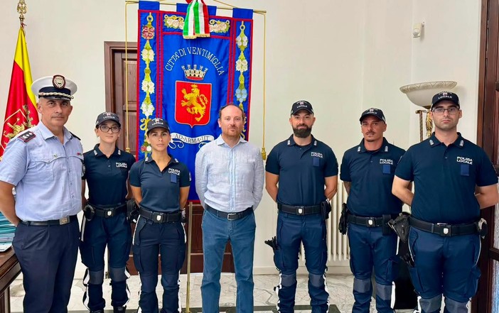 Sicurezza a Ventimiglia, entrano in servizio cinque nuovi agenti della polizia locale Sicurezza a Ventimiglia, entrano in servizio cinque nuovi agenti della polizia locale