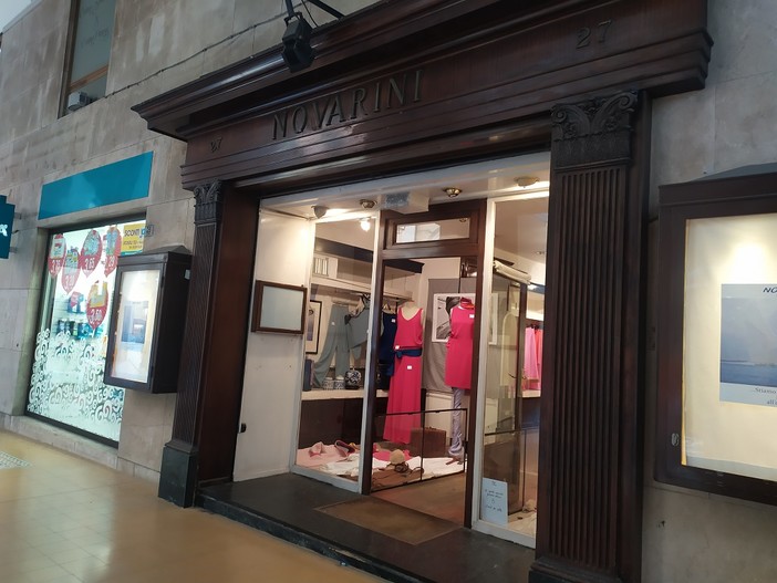 Imperia: dopo 109 anni chiude Novarini, storico negozio di abbigliamento sotto i portici Imperia: dopo 109 anni chiude Novarini, storico negozio di abbigliamento sotto i portici