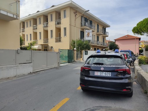 Diano Marina, incidente sul lavoro all'hotel delle Mimose, operaio ferito mentre ristruttura una stanza (foto e video) Diano Marina, incidente sul lavoro all'hotel delle Mimose, operaio ferito mentre ristruttura una stanza (foto e video)