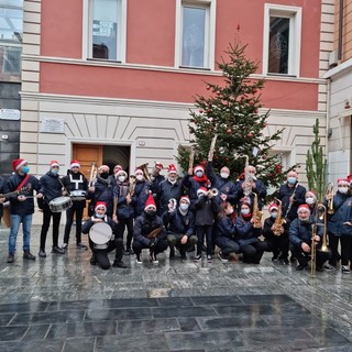 Musica lungo le vie di Ventimiglia con l'Orchestra Filarmonica Giovanile, "Ultimo servizio per il 2021, torneremo con molta musica"