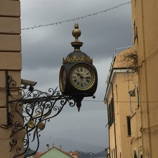 Imperia, il comune spende 2.500 euro per far ripartire l’orologio della ‘Crociera’ di via Cascione Imperia, il comune spende 2.500 euro per far ripartire l’orologio della ‘Crociera’ di via Cascione