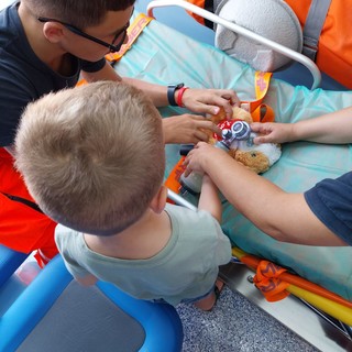 Tanti bambini per l'Ospedale dei Peluches e Willo Bybbles Show a Molini di Triora Tanti bambini per l'Ospedale dei Peluches e Willo Bybbles Show a Molini di Triora