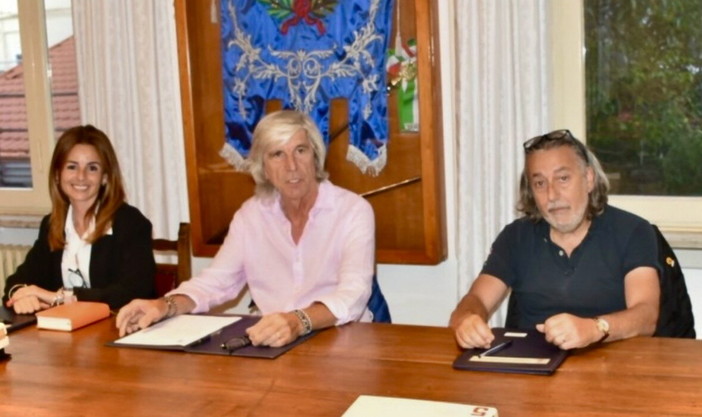 Ospedaletti Insieme porge gli auguri di buone feste a residenti, visitatori e commercianti, cuore pulsante della comunità