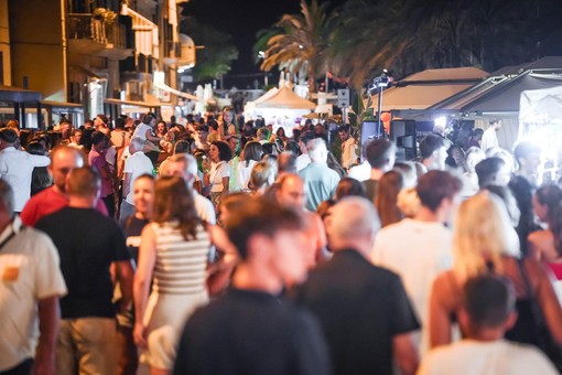 Ferragosto da record a Ospedaletti: tre giorni di festa, mare e musica Ferragosto da record a Ospedaletti: tre giorni di festa, mare e musica