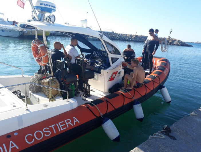Operazione ‘reti fantasma’: liberato il ‘Pilone di Cervo’ da oltre 50 kilogrammi di attrezzatura (foto)