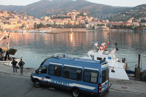 Sanremo: sicurezza al Porto Vecchio, lettore ringrazia le forze dell'ordine e Simone Baggioli Sanremo: sicurezza al Porto Vecchio, lettore ringrazia le forze dell'ordine e Simone Baggioli
