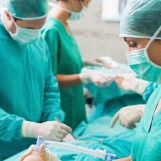 Madre e feto salvi grazie all'intuito dei medici: storia a lieto fine all'ospedale di Imperia