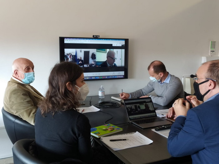 Imperia: riunita presso il 'Ruffini' la Commissione Tecnica per la gestione dell’’Oliveto sperimentale’ di regione Garbella Imperia: riunita presso il 'Ruffini' la Commissione Tecnica per la gestione dell’’Oliveto sperimentale’ di regione Garbella