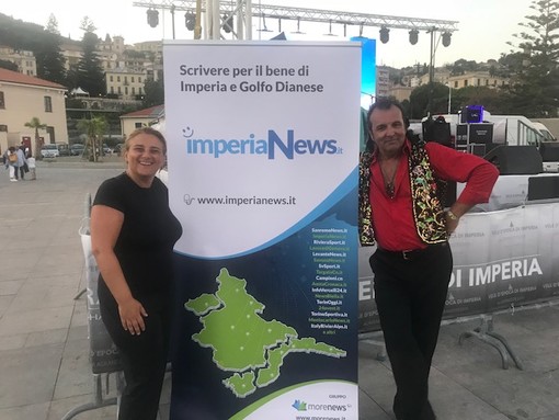 Grande successo per la serata con "Due tipi da ridere" organizzata da Imperia news: Viviana e Franco conquistano Calata Anselmi