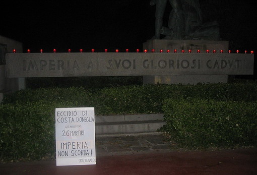 Imperia: manifestazione dei militanti di destra al momumento di piazza Vittoria Imperia: manifestazione dei militanti di destra al momumento di piazza Vittoria