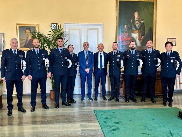 Sanremo, onorificenze per meriti: gli agenti della polizia locale ricevuti in Comune Sanremo, onorificenze per meriti: gli agenti della polizia locale ricevuti in Comune