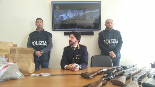 Diano Castello: maxi operazione della Polizia per traffico di armi e stupefacenti, in manette Antonio De Marte