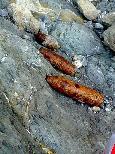 Ventimiglia: residuato della Seconda Guerra Mondiale incastrato per 70 anni nel tetto di casa