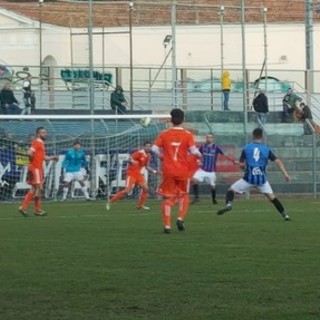 Calciomercato Eccellenza. Ospedaletti, per l'attacco spunta Luca Botti: l'attaccante potrebbe essere provato dagli orange durante la preparazione