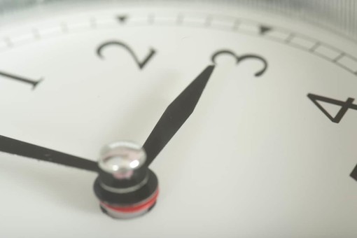 Domenica prissima scatta l'ora estiva, lancette avanti di un'ora, ma dal 2021 potrebbe sparire