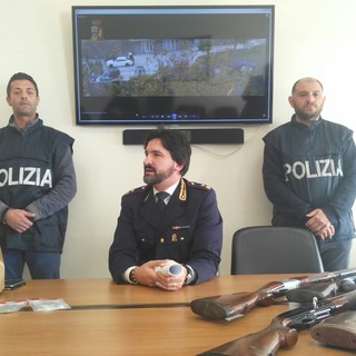 Diano Castello: maxi operazione della Polizia per traffico di armi e stupefacenti, in manette Antonio De Marte Diano Castello: maxi operazione della Polizia per traffico di armi e stupefacenti, in manette Antonio De Marte