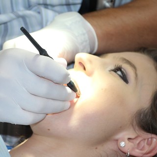 Ortodonzia per adulti: come correggere i denti in modo discreto ed efficace
