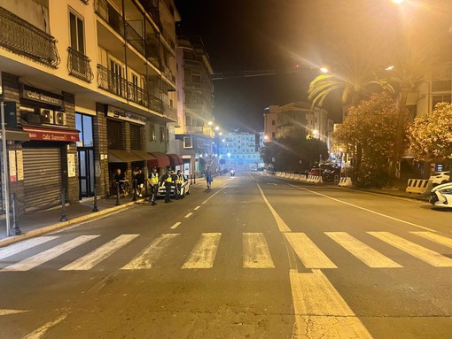 Sanremo, prime serate all’aperto e polemiche: musica alta tra piazza Eroi e via Martiri, scattano controlli Sanremo, prime serate all’aperto e polemiche: musica alta tra piazza Eroi e via Martiri, scattano controlli